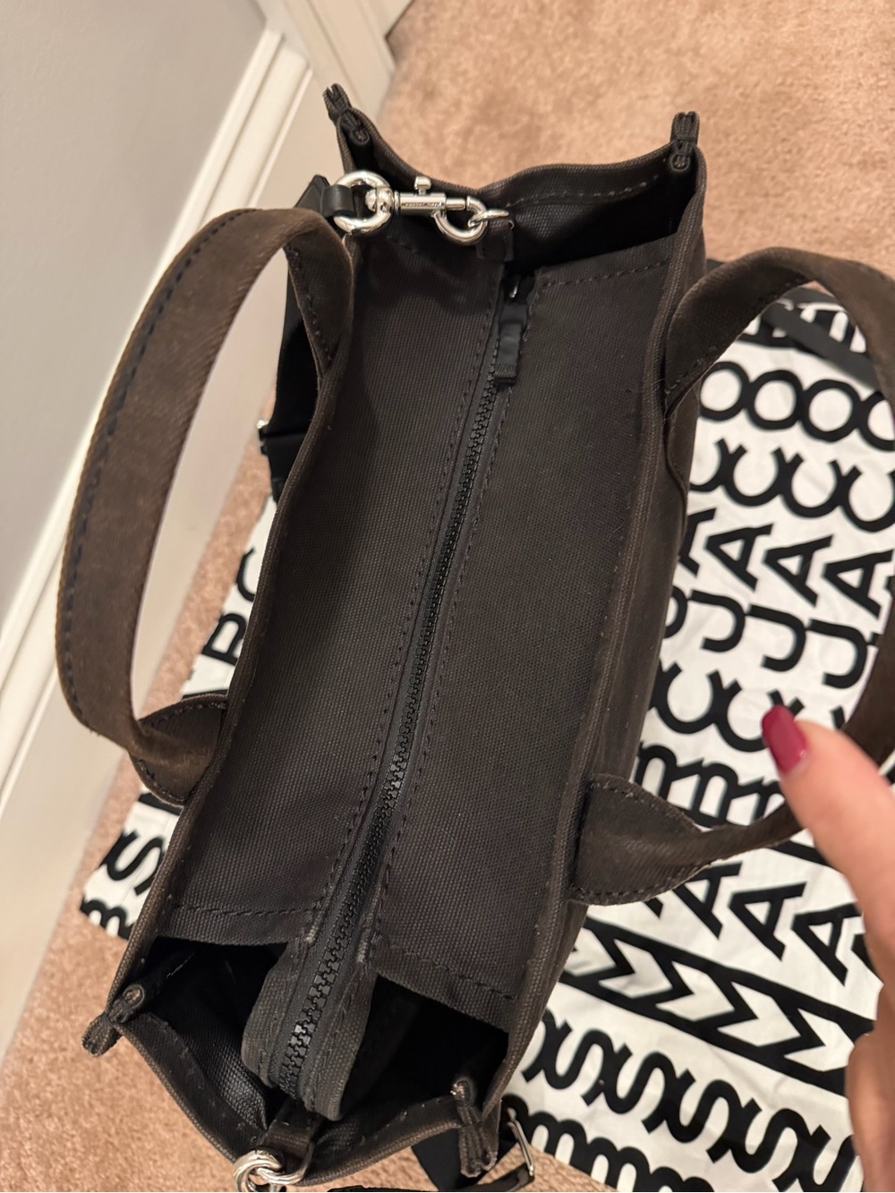 Marc Jacobs medium Black Canvas 'The Tote Bag' with White Logo - Picture 5 of 12
